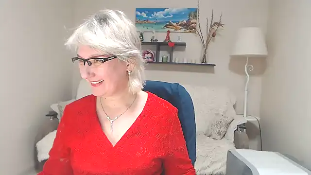 Snapshot of FleurMays chatting on 02/18/25, 01:44 FleurMays online show from 02/18/25, 01:44