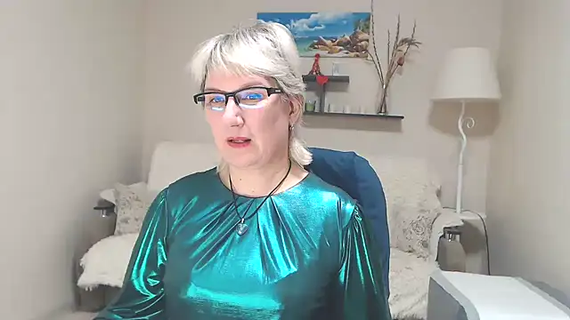 Snapshot of FleurMays chatting on 02/19/25, 12:44 FleurMays online show from 02/19/25, 12:44