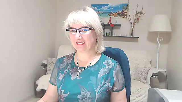 Snapshot of FleurMays chatting on 02/20/25, 04:28 FleurMays online show from 02/20/25, 04:28