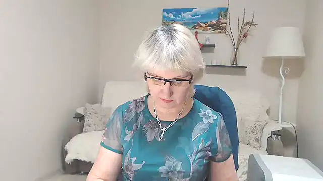 Snapshot of FleurMays chatting on 02/20/25, 12:47 FleurMays online show from 02/20/25, 12:47