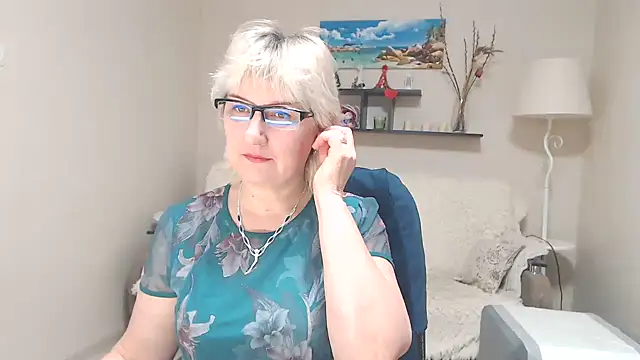 Snapshot of FleurMays chatting on 02/23/25, 08:17 FleurMays online show from 02/23/25, 08:17