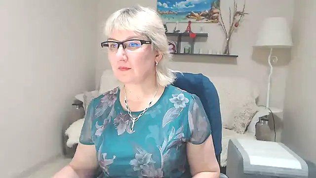 Snapshot of FleurMays chatting on 02/23/25, 11:22 FleurMays online show from 02/23/25, 11:22