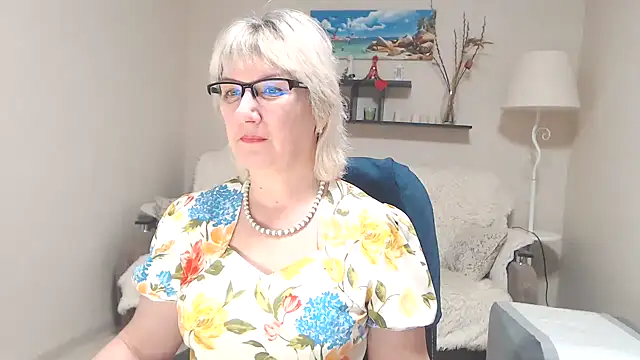 Snapshot of FleurMays chatting on 02/25/25, 05:52 FleurMays online show from 02/25/25, 05:52