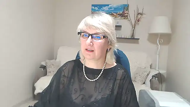 Snapshot of FleurMays chatting on 02/25/25, 12:55 FleurMays online show from 02/25/25, 12:55