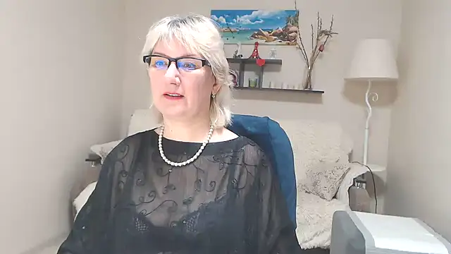 Snapshot of FleurMays chatting on 02/26/25, 04:25 FleurMays online show from 02/26/25, 04:25