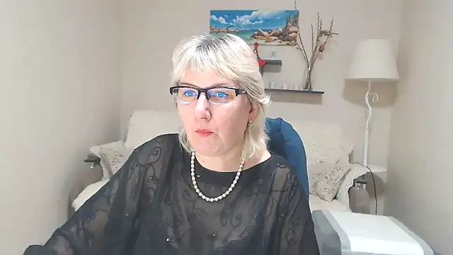 Snapshot of FleurMays chatting on 02/26/25, 07:31 FleurMays online show from 02/26/25, 07:31