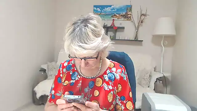 Snapshot of FleurMays chatting on 02/28/25, 06:10 FleurMays online show from 02/28/25, 06:10