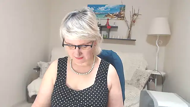 Snapshot of FleurMays chatting on 03/11/25, 04:10 FleurMays online show from 03/11/25, 04:10