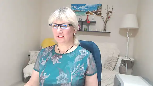 Snapshot of FleurMays chatting on 03/12/25, 11:53 FleurMays online show from 03/12/25, 11:53