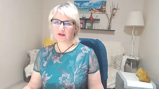 Snapshot of FleurMays chatting on 03/13/25, 04:05 FleurMays online show from 03/13/25, 04:05