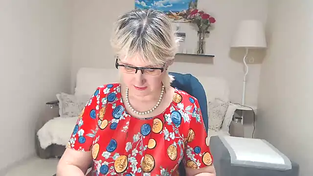 Snapshot of FleurMays chatting on 03/20/25, 02:21 FleurMays online show from 03/20/25, 02:21