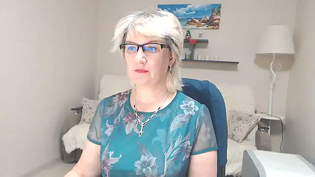 Snapshot of FleurMays chatting on 03/23/25, 04:27 FleurMays online show from 03/23/25, 04:27