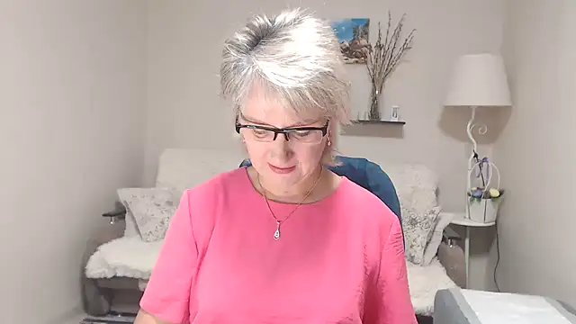 Snapshot of FleurMays chatting on 09/29/25, 03:55 FleurMays online show from 09/29/25, 03:55