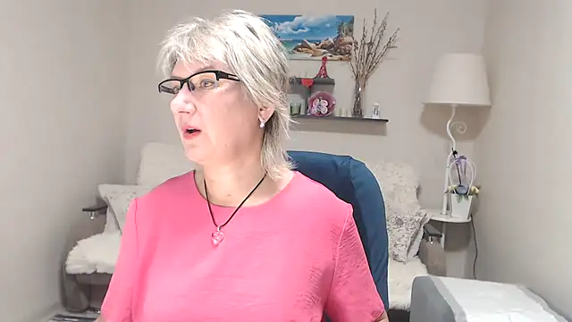 Snapshot of FleurMays chatting on 10/01/25, 03:56 FleurMays online show from 10/01/25, 03:56