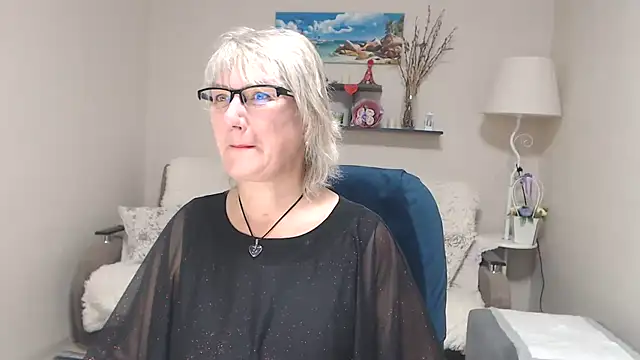 Snapshot of FleurMays chatting on 10/04/25, 05:16 FleurMays online show from 10/04/25, 05:16