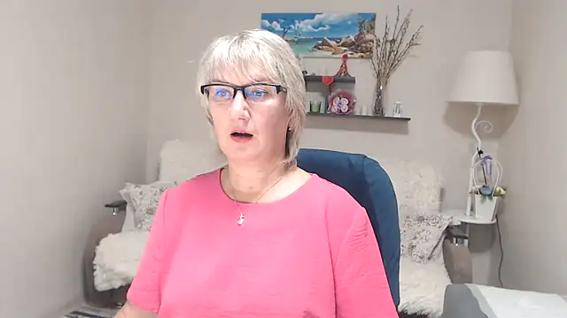 Snapshot of FleurMays chatting on 10/06/25, 05:05 FleurMays online show from 10/06/25, 05:05