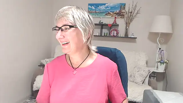 Snapshot of FleurMays chatting on 10/10/25, 05:28 FleurMays online show from 10/10/25, 05:28