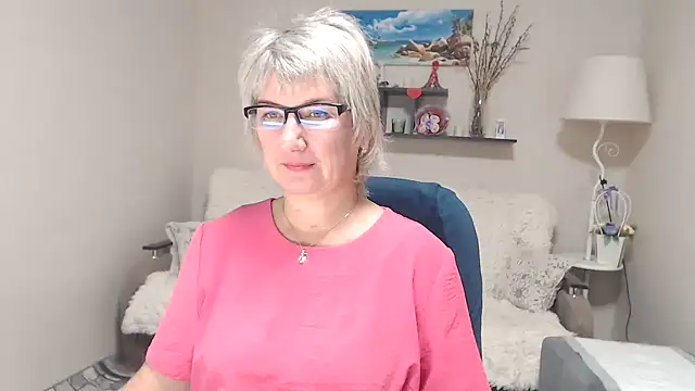 Snapshot of FleurMays chatting on 10/13/25, 05:18 FleurMays online show from 10/13/25, 05:18