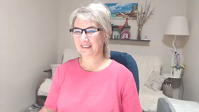 Snapshot of FleurMays chatting on 10/14/25, 05:08 FleurMays online show from 10/14/25, 05:08