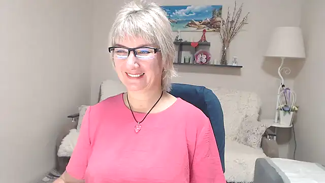 Snapshot of FleurMays chatting on 10/15/25, 05:18 FleurMays online show from 10/15/25, 05:18