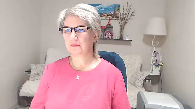 Snapshot of FleurMays chatting on 10/18/25, 04:15 FleurMays online show from 10/18/25, 04:15