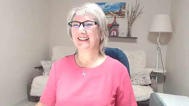 Snapshot of FleurMays chatting on 10/22/25, 04:57 FleurMays online show from 10/22/25, 04:57