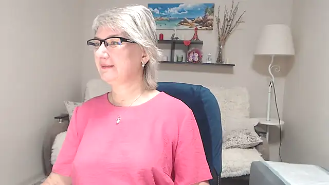 Snapshot of FleurMays chatting on 10/23/25, 04:12 FleurMays online show from 10/23/25, 04:12