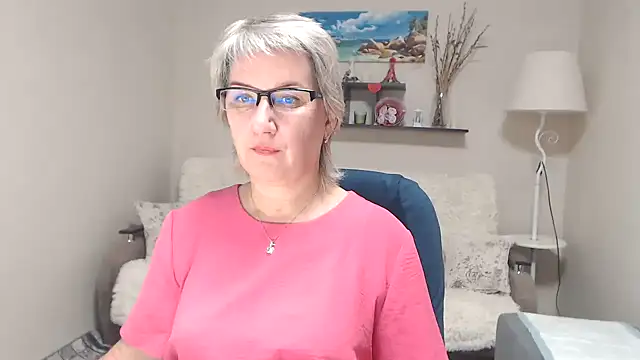 Snapshot of FleurMays chatting on 10/26/25, 09:15 FleurMays online show from 10/26/25, 09:15