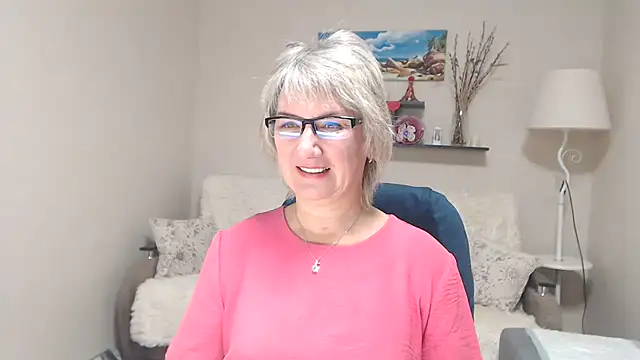 Snapshot of FleurMays chatting on 10/27/25, 04:27 FleurMays online show from 10/27/25, 04:27