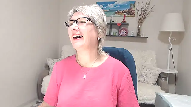 Snapshot of FleurMays chatting on 10/28/25, 02:59 FleurMays online show from 10/28/25, 02:59