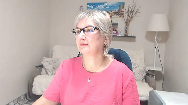 Snapshot of FleurMays chatting on 10/29/25, 03:42 FleurMays online show from 10/29/25, 03:42