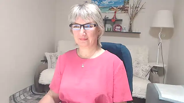 Snapshot of FleurMays chatting on 10/31/25, 12:06 FleurMays online show from 10/31/25, 12:06