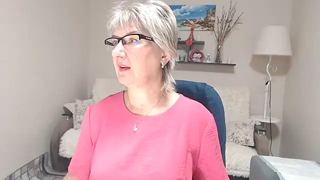 Snapshot of FleurMays chatting on 11/04/25, 03:38 FleurMays online show from 11/04/25, 03:38