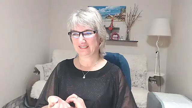 Snapshot of FleurMays chatting on 11/07/25, 04:56 FleurMays online show from 11/07/25, 04:56