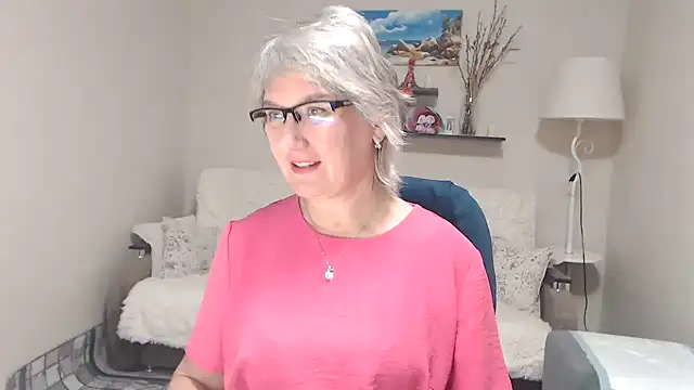 Snapshot of FleurMays chatting on 11/12/25, 04:13 FleurMays online show from 11/12/25, 04:13