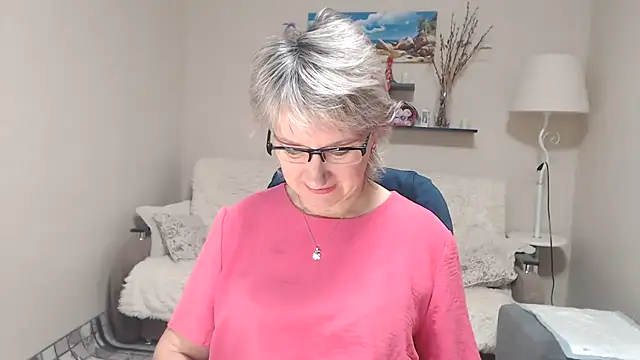 Snapshot of FleurMays chatting on 11/16/25, 03:45 FleurMays online show from 11/16/25, 03:45