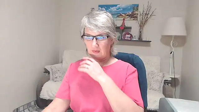 Snapshot of FleurMays chatting on 11/21/25, 12:26 FleurMays online show from 11/21/25, 12:26