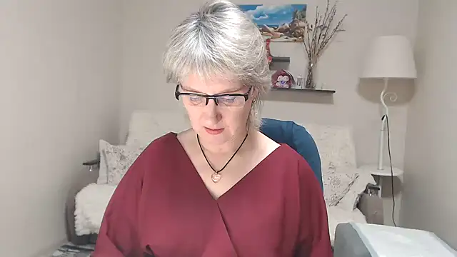 Snapshot of FleurMays chatting on 12/02/25, 04:29 FleurMays online show from 12/02/25, 04:29