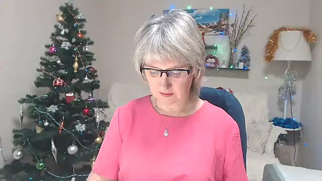 Snapshot of FleurMays chatting on 12/16/25, 05:56 FleurMays online show from 12/16/25, 05:56