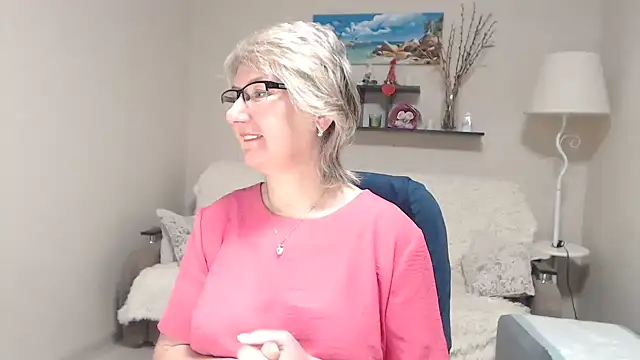 Snapshot of FleurMays chatting on 01/15/26, 05:56 FleurMays online show from 01/15/26, 05:56