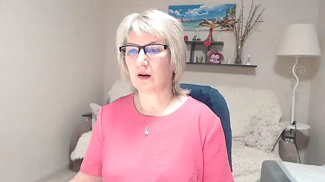 Snapshot of FleurMays chatting on 01/19/26, 06:28 FleurMays online show from 01/19/26, 06:28