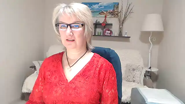 Snapshot of FleurMays chatting on 02/04/26, 05:13 FleurMays online show from 02/04/26, 05:13