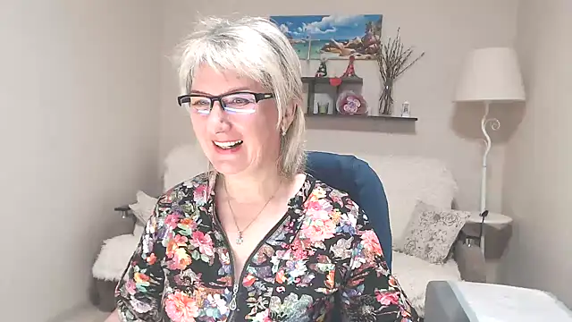 Snapshot of FleurMays chatting on 05/23/26, 03:45 FleurMays online show from 05/23/26, 03:45