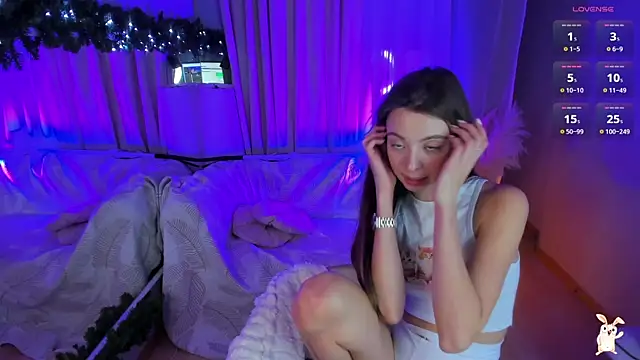 Snapshot of Goldy_Grace_ chatting on 12/19/24, 02:24 Goldy Grace online show from 12/19/24, 02:24