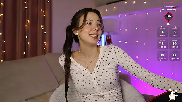 Snapshot of Goldy_Grace_ chatting on 01/14/25, 05:56 Goldy Grace online show from 01/14/25, 05:56