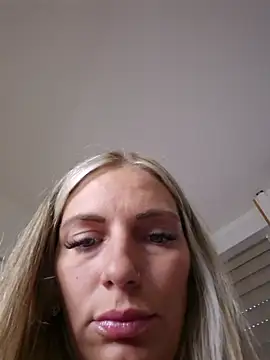 Snapshot of Lydie_off chatting on 07/02/26, 07:25 Lydie off online show from 07/02/26, 07:25