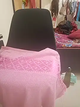 Snapshot of MakeMeCumAhh chatting on 03/13/25, 01:43 MakeMeCumAhh online show from 03/13/25, 01:43