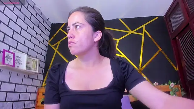 kathina giraldo online show from 12/18/24, 12:51