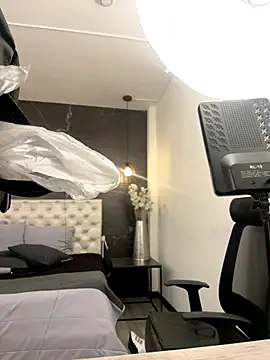 SofiaG  online show from 12/15/25, 07:07