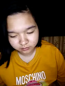 Snapshot of Thomgdee chatting on 02/15/25, 01:38 Thomgdee online show from 02/15/25, 01:38